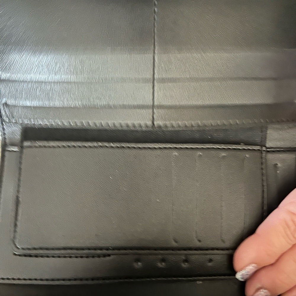 Fendi Two piece bundle wallet and bag and they are GORGEOUSSSS - Picture 5 of 16